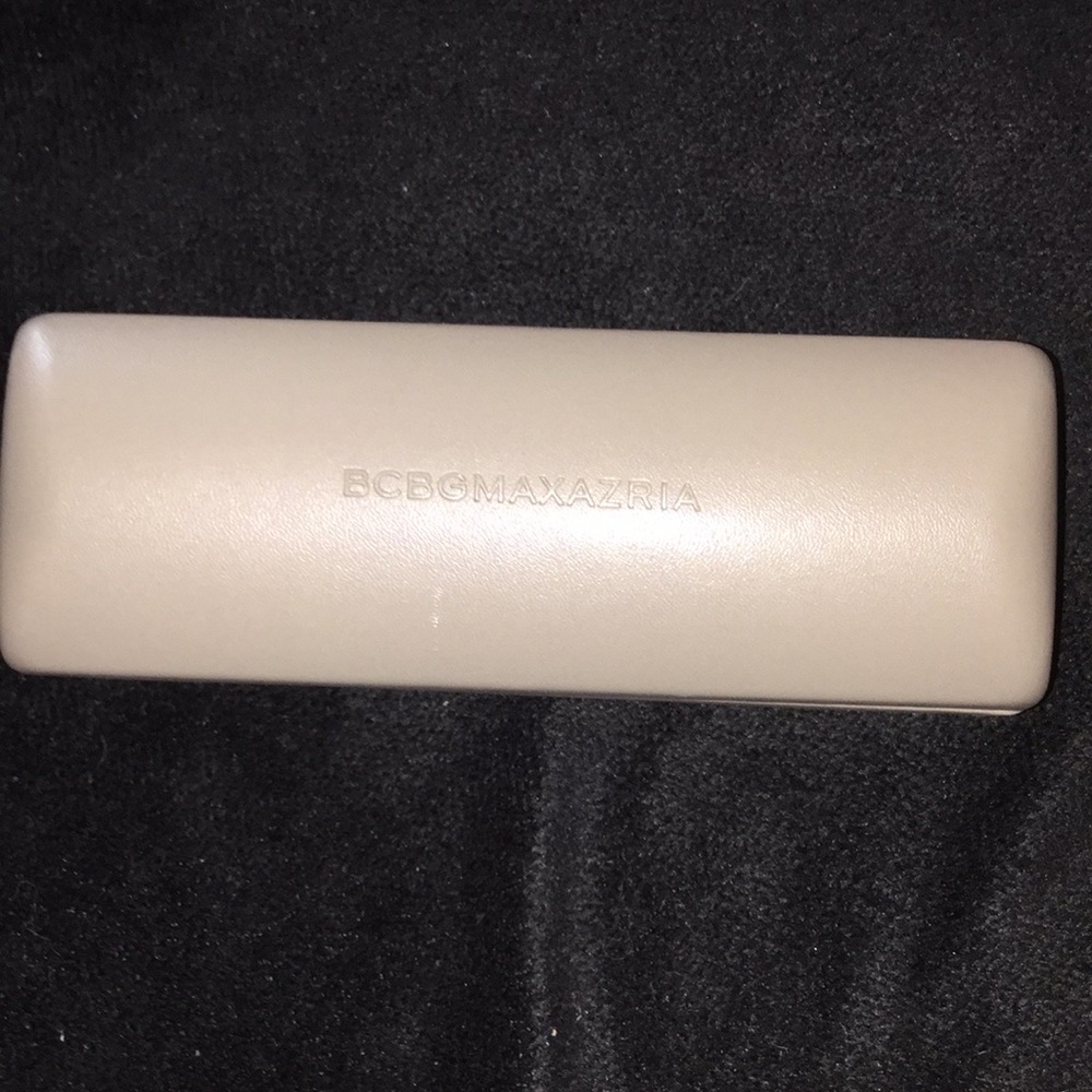 BCBGMAXAZRIA hard clamshell case - Picture 1 of 8